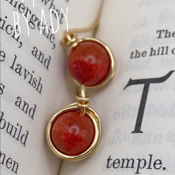 Dainty gold red jade studs statement gem earrings - Picture 2 of 2